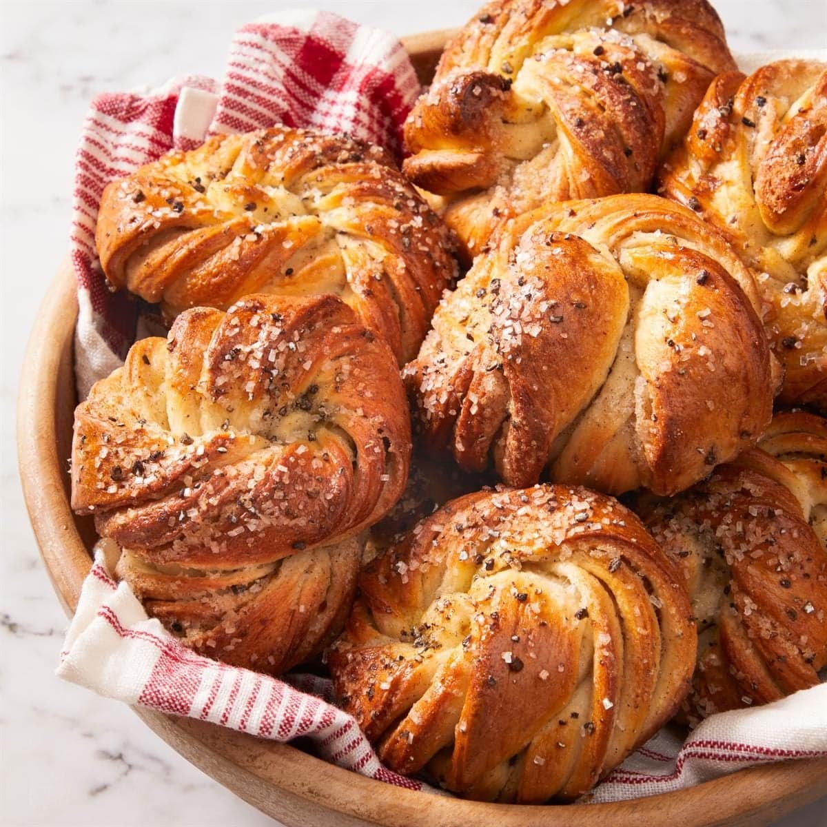 Swedish Cardamom Knots (Kardemummabullar) - Image